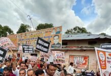 राहुल गांधी के खिलाफ भाजपा का हल्ला बोल, कांग्रेस भवन का किया घेराव